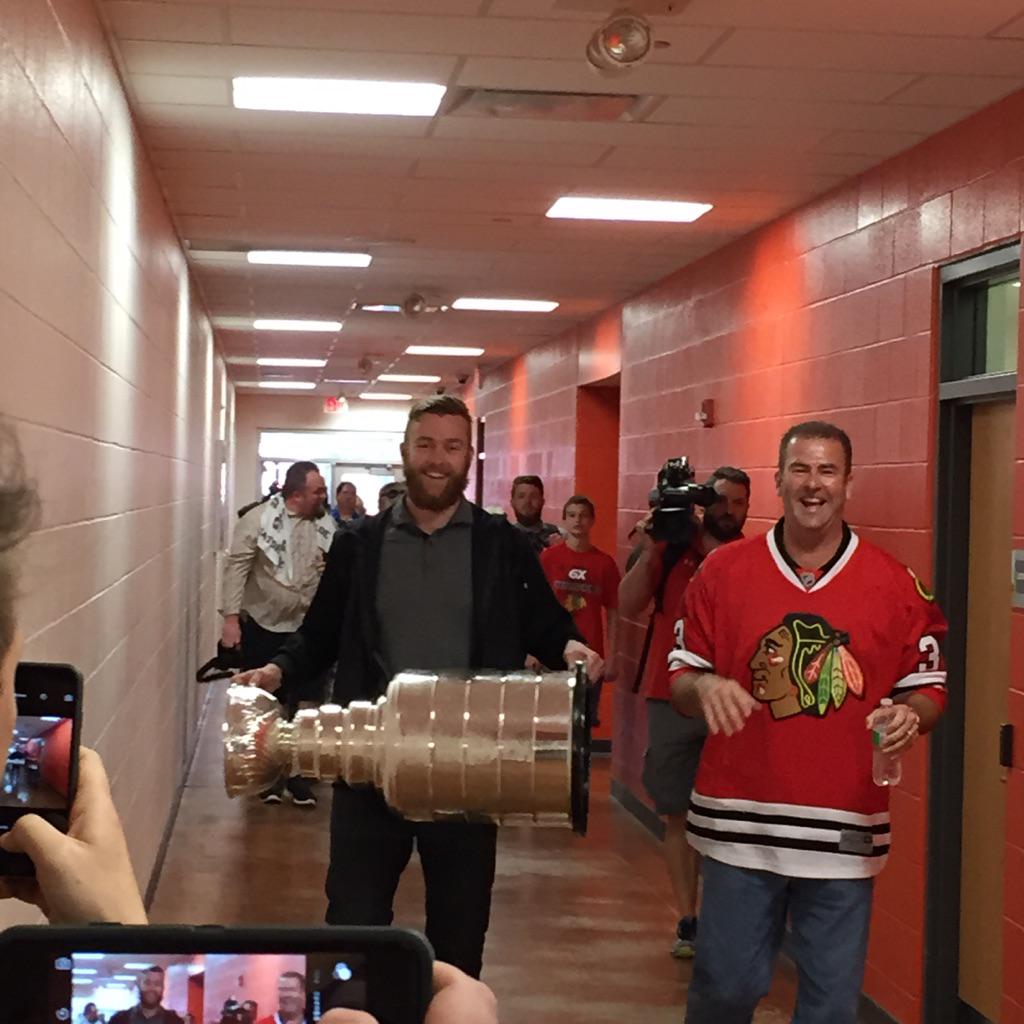 Tramyers_NHL's tweet photo. One more of Darling and Lemont mayor Brian Reaves. #blackhawks http://t.co/cBF26b6dDH