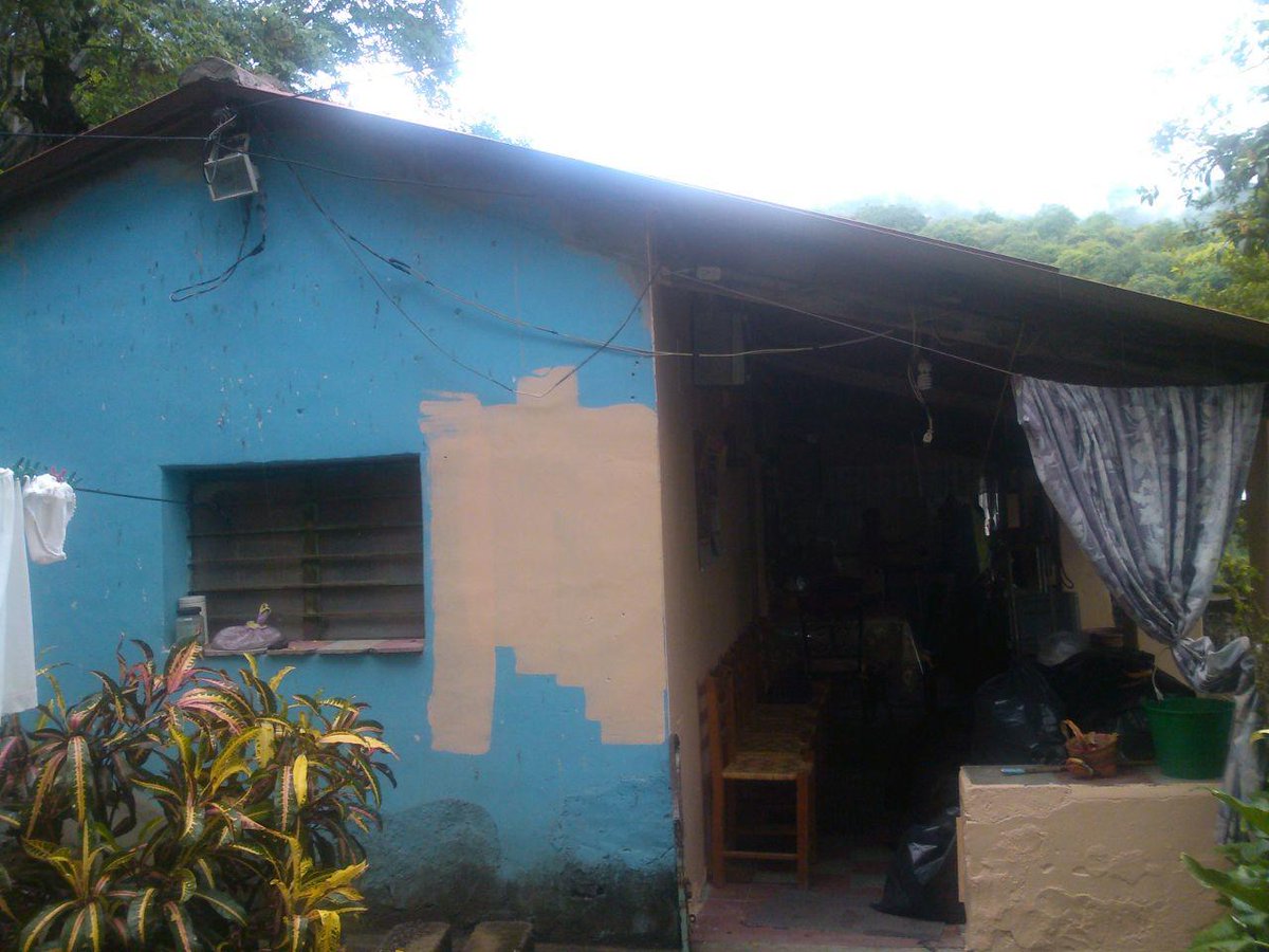 DDRBV1215's tweet photo. Mejoramiento de vivienda con la ayuda de @congregacion_mt http://t.co/OhSEqRnTBJ