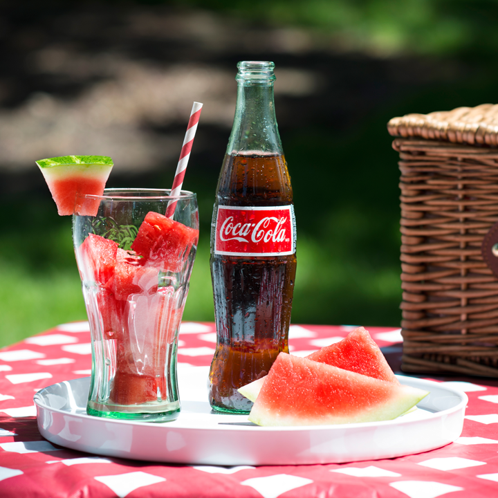CocaCola's tweet image. We recommend cubing the watermelon ice cubes before you freeze them, unless you have a huge fridge. #SummerCokeHacks