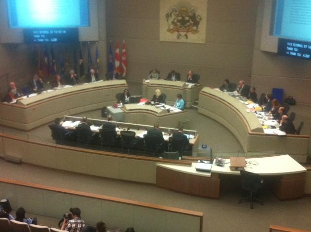 QRcalgary's tweet photo. New #Ipsos poll suggests approval for @Nenshi and #yyccc still very high. http://t.co/z0pBQT3had http://t.co/bkXFbnfAjU