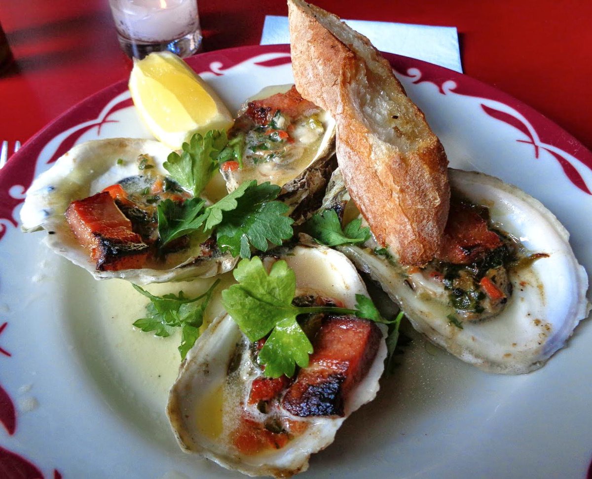 BelleReveNYC's tweet image. #DollarOyster #HappyHour! #dailydaily, 4-7p w/ #ChampagneofBeers mignonette! #oysters @millerhighlife #bacon #tribeca