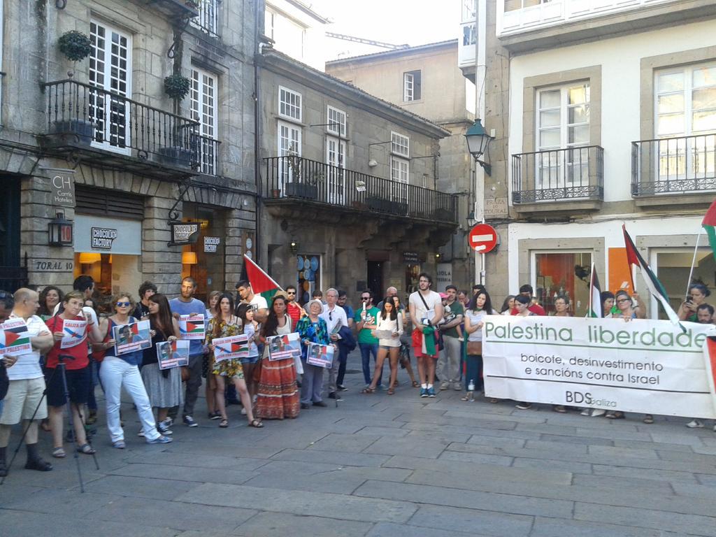 pilaraymara's tweet photo. #SOSFreedomFlotilla #Marianne #FreedomFlotilla #Isail4Freedom #Compostela @ShiptoGazaSE Solidarity from Galiza http://t.co/dIFbTIFlZP