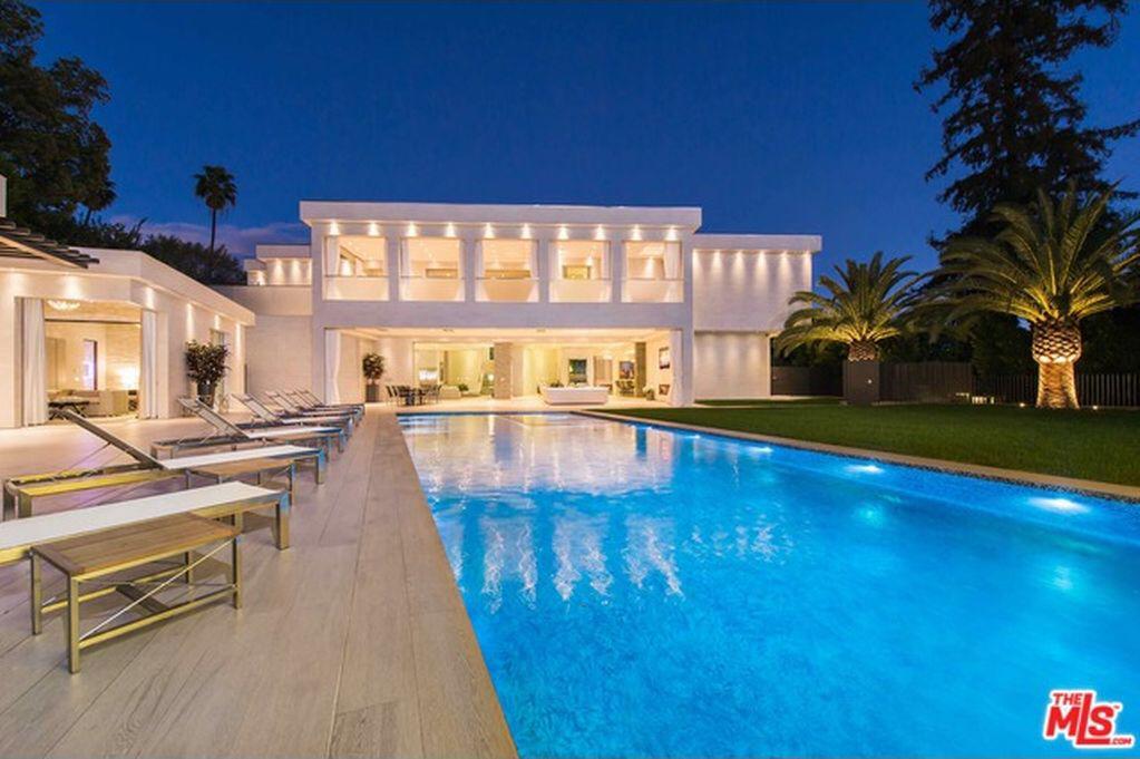 TheAnfieldTalk's tweet photo. Gerrard's new house in LA. http://t.co/0vbC96xjtU