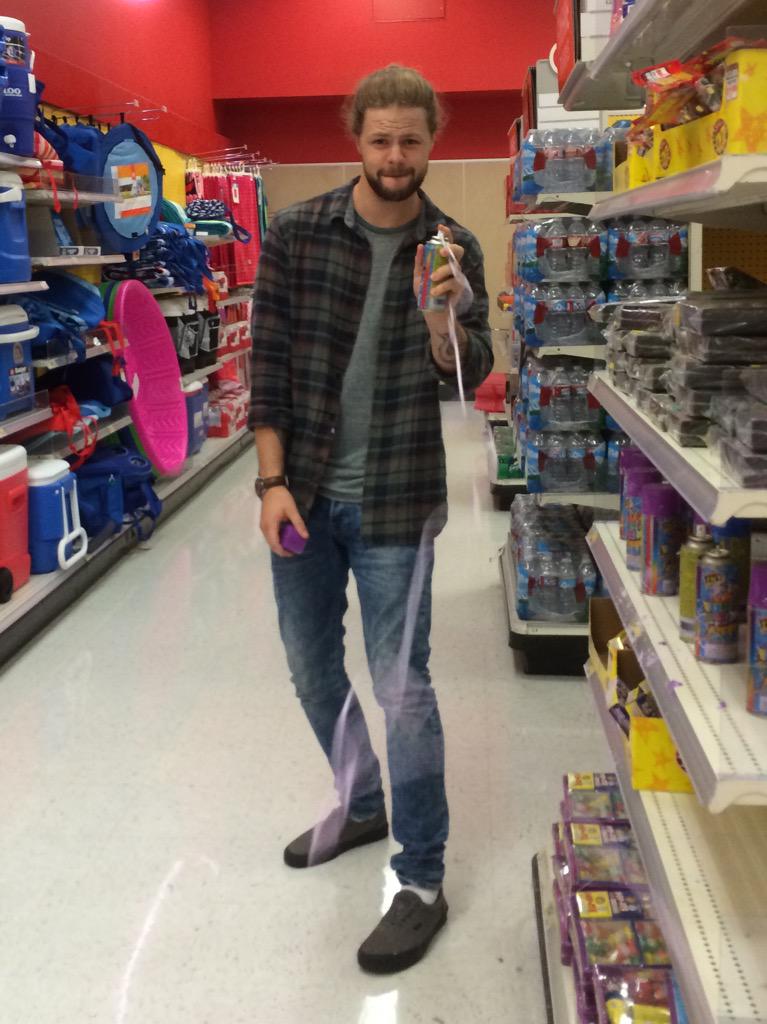 WhereIsJayMcG's tweet image. #WhereIsJay #MallFun #SomehowTheSillyStringGotOnHimAndNotMe #IAmTooTiredFromTheWeekendForGoodHashtagsSorry