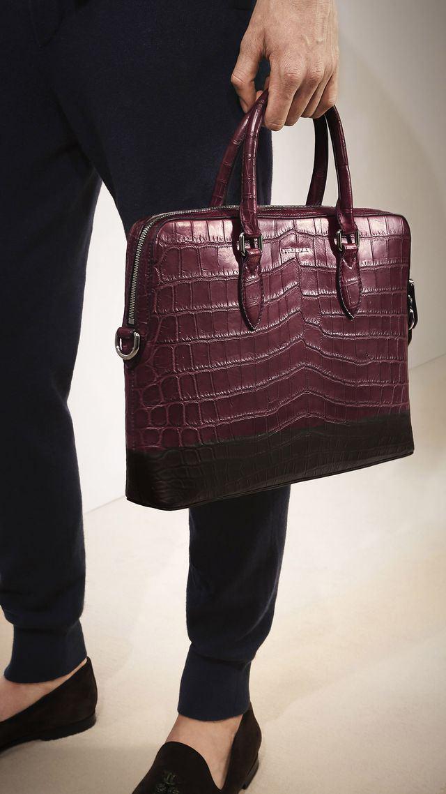 KrisJArmy's tweet photo. BURBERRY Prorsum Menswear Sprong/Summer 2016 Bags https://t.co/LRCQuFZKd1 http://t.co/2xxURbzbc7