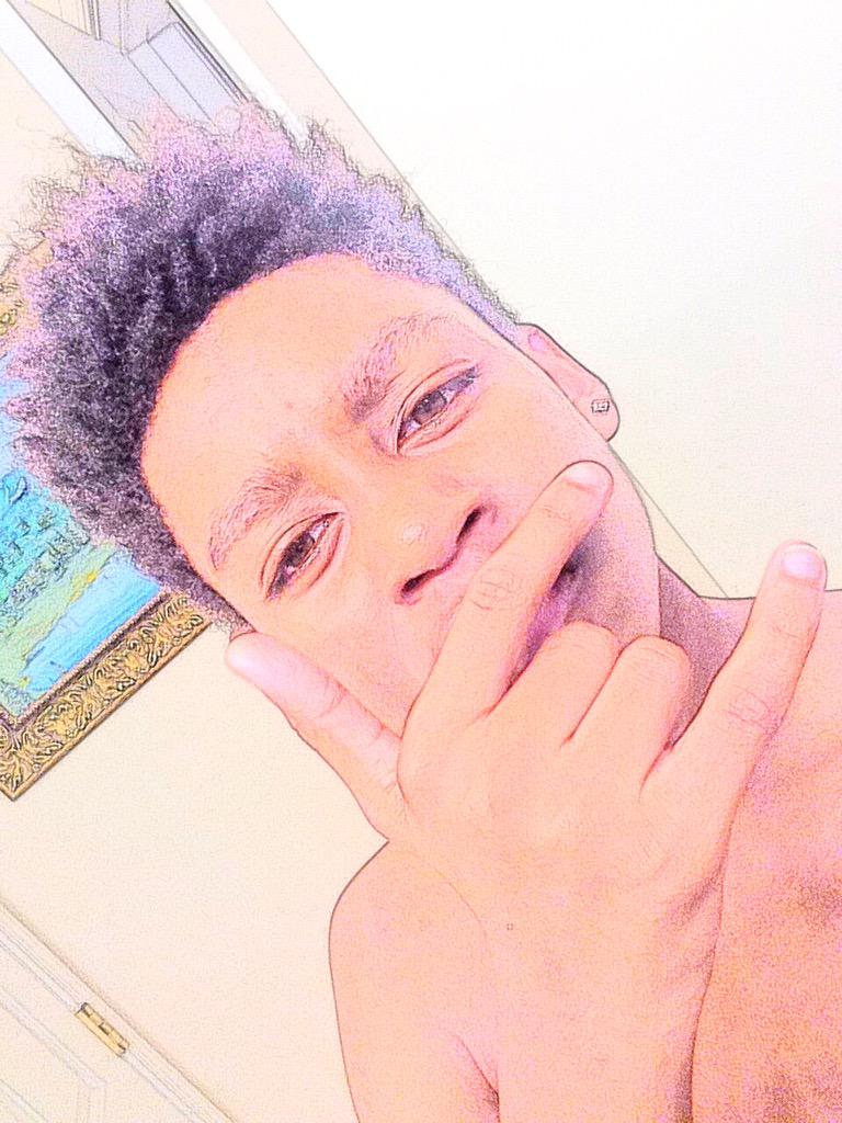 t_is_y0ung's tweet photo. Is tht bae❤️😻😮 http://t.co/AWdl7BcVWJ