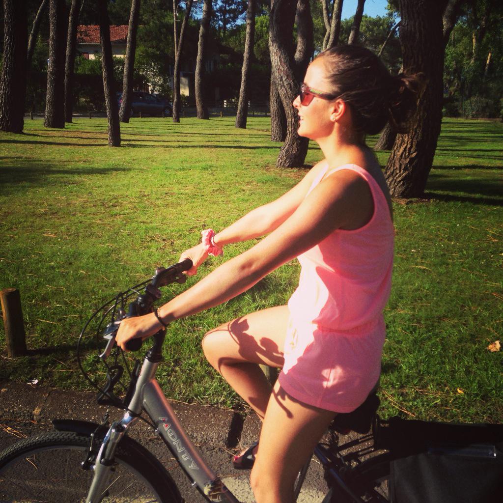 martacester's tweet photo. 🌳☀️🌊🏄 http://t.co/YFBgBinY4r