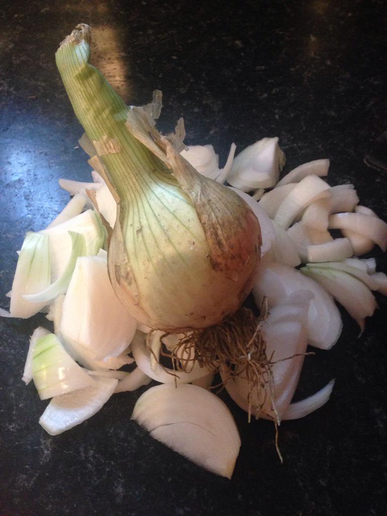 shedderly's tweet photo. Fresh harvested British sweet onions in Bedfordshire why sell imported? #buybritish because it tastes glorious http://t.co/eyHbIz9XsI