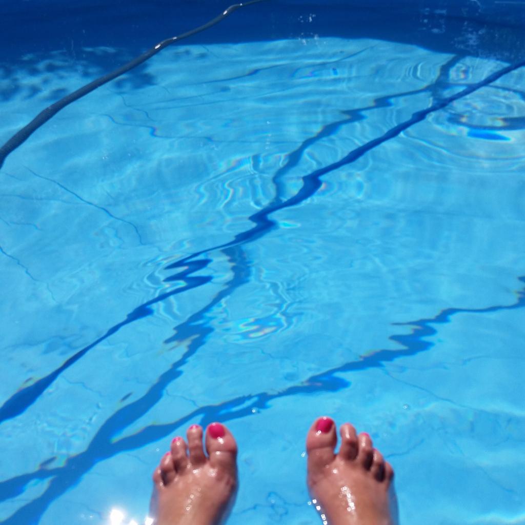 ncarr3554's tweet photo. @theShoppingChan  pedicures make me feel radiant #shareradiance http://t.co/6a3zrEIsVj