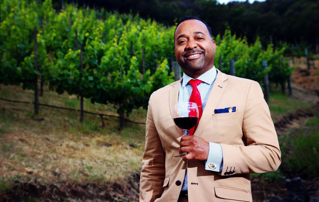 UrbLife's tweet photo. Corey D. Boddie (@SnobWine) talks perfect Summer #Wine list and Easy Wine book -read: http://t.co/sdWsY0Ipb3 #books http://t.co/LuRIOLrLWp