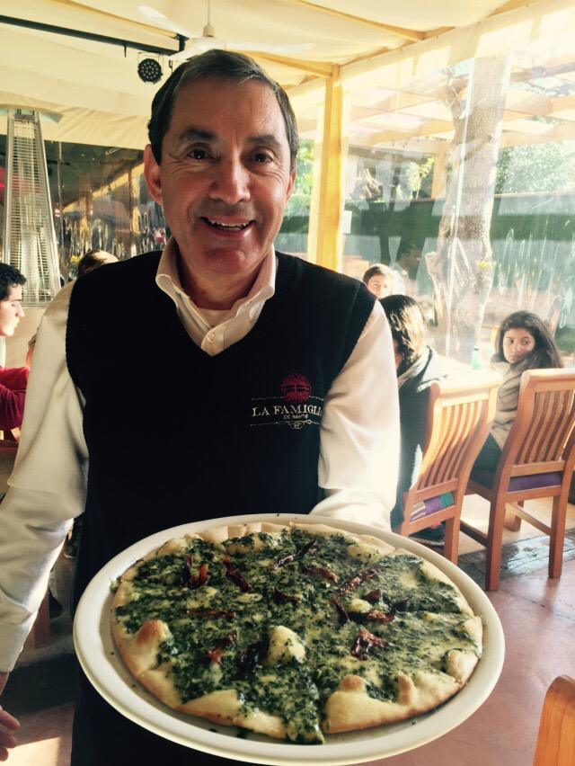 placereschile's tweet photo. @LaFamigliaChile servicio impecable!!!! Fiordilate y pesto en el superhorno directamente traido de laitalia🙏 todoRico http://t.co/EQwCsZTvgz