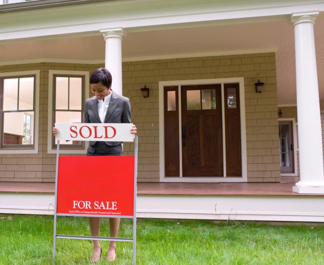 #HomeSaleTip: These 10 tips may add value to your home and increase your chances of a sale: ow.ly/Oukcq!