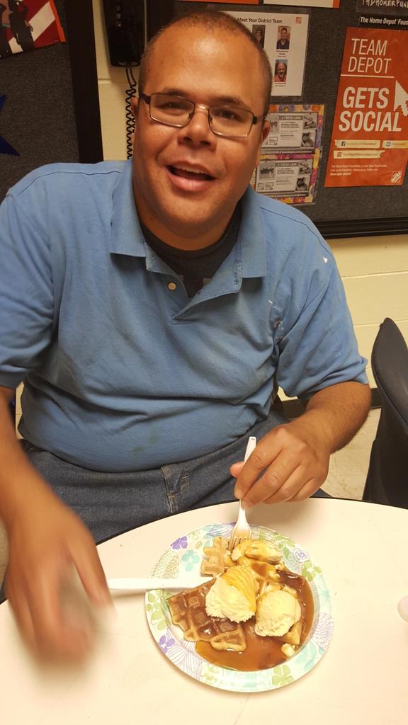 amyboyer71's tweet photo. National waffle iron day and sundaes at 2662 @BillRodgers_12 @DanielleKida1 @Lisachiras @bensonrobert16 @DelvecchioA http://t.co/5dCRbDfS9M