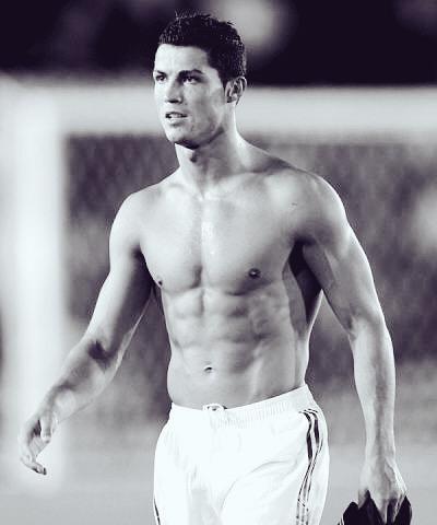 FootyBaes's tweet photo. CR7 👀 http://t.co/eXGUcE5B3K