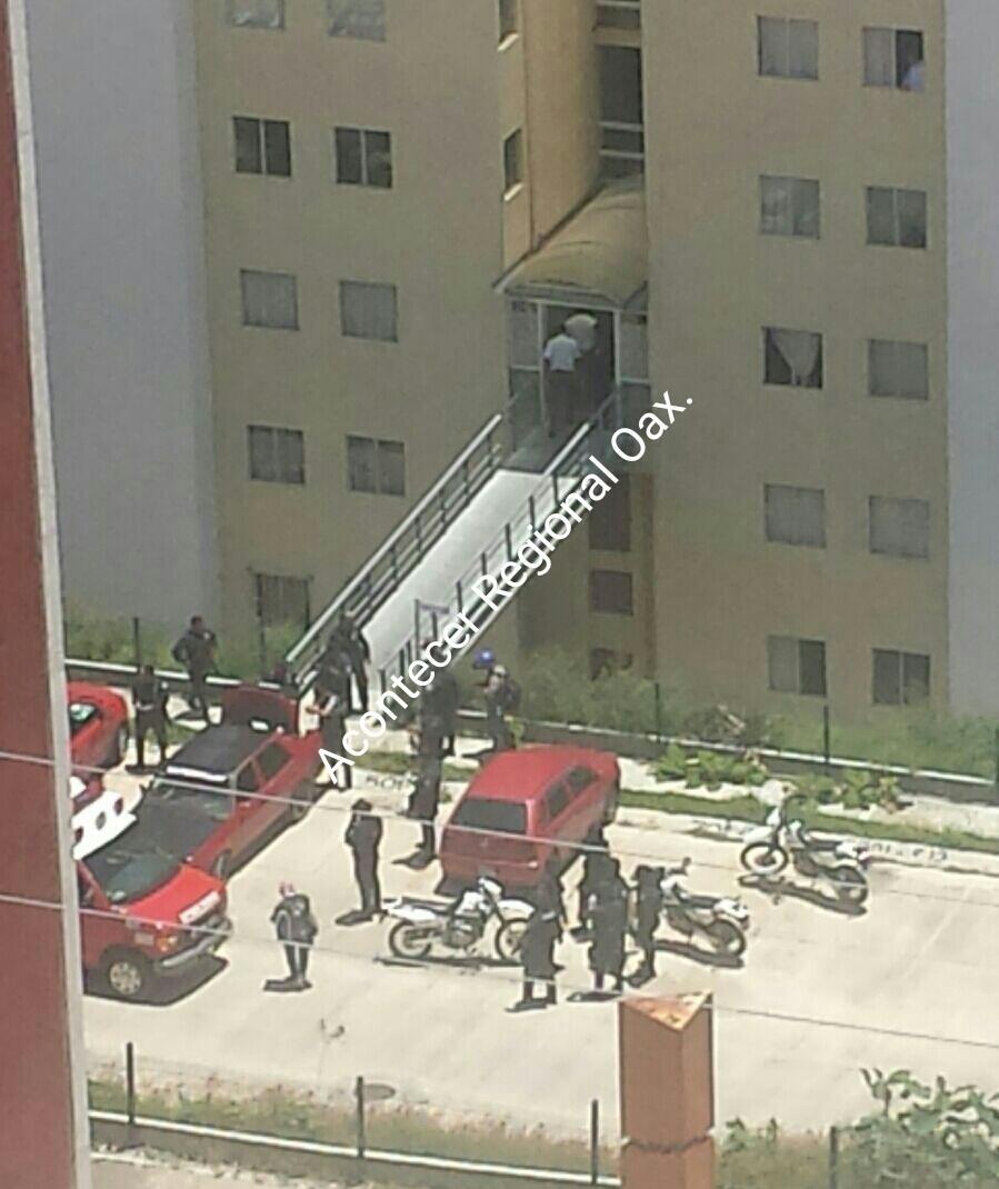 AgenciaSpiaboc's tweet photo. Edificio 12 del ffrac.PuntaViscalla una persona del sexo masculino sin vida tras detonaciones de arma de fuego http://t.co/7BWmiH5yqn