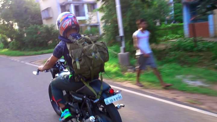 Abhilash Singh Msdhoni Spotted In Ranchi Streets On His Favorite Yamaha Rd350 Weareranchi Love Dhoni Captaincool Ranchi Http T Co Omkom3cn15