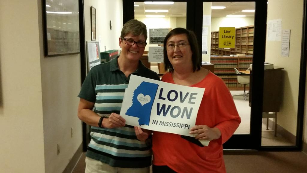 MSRainbowCenter's tweet photo. Anita and Deborah #makinghistory #LoveWon #MSmarriage @CSElive http://t.co/Z1xrQnWUQR