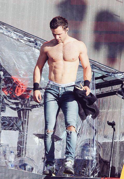FitFamousMales's tweet photo. Shirtless @mcflyharry is always a welcome sight to our timeline. His body is incredible! http://t.co/PwzxxAv6fo
