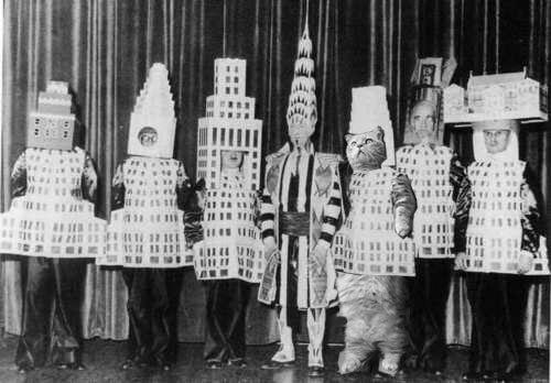 loouisfernandes's tweet image. Si vous aimez les #chats et l&apos;architecture...
#Catchitecture #Lolcats 

furrrocious-forms.tumblr.com