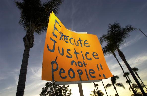 amnestyusa's tweet photo. Despite #SCOTUS ruling, the #deathpenalty is declining &amp; has been abandoned by much of the US. http://t.co/71u2Gu2Jda http://t.co/RVBUkUp19w