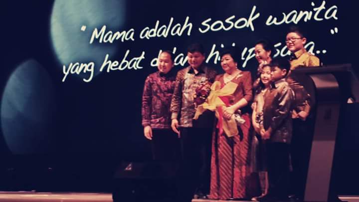 Diamond_Resto's tweet photo. Selamat dan sukses kepada Bp. Iwan Setiawan Lukminto atas peluncuran buku "Inovasi Tanpa Henti Untuk Indonesiaku" http://t.co/aHLvPyb8cA