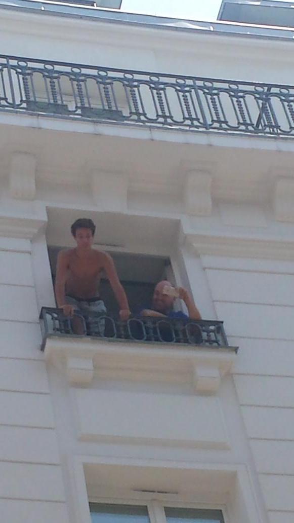 damnxlukey_'s tweet photo. #CameronInParis @camerondallas je t'aime, thank you for everything you've done for us http://t.co/mKn1ittBOV