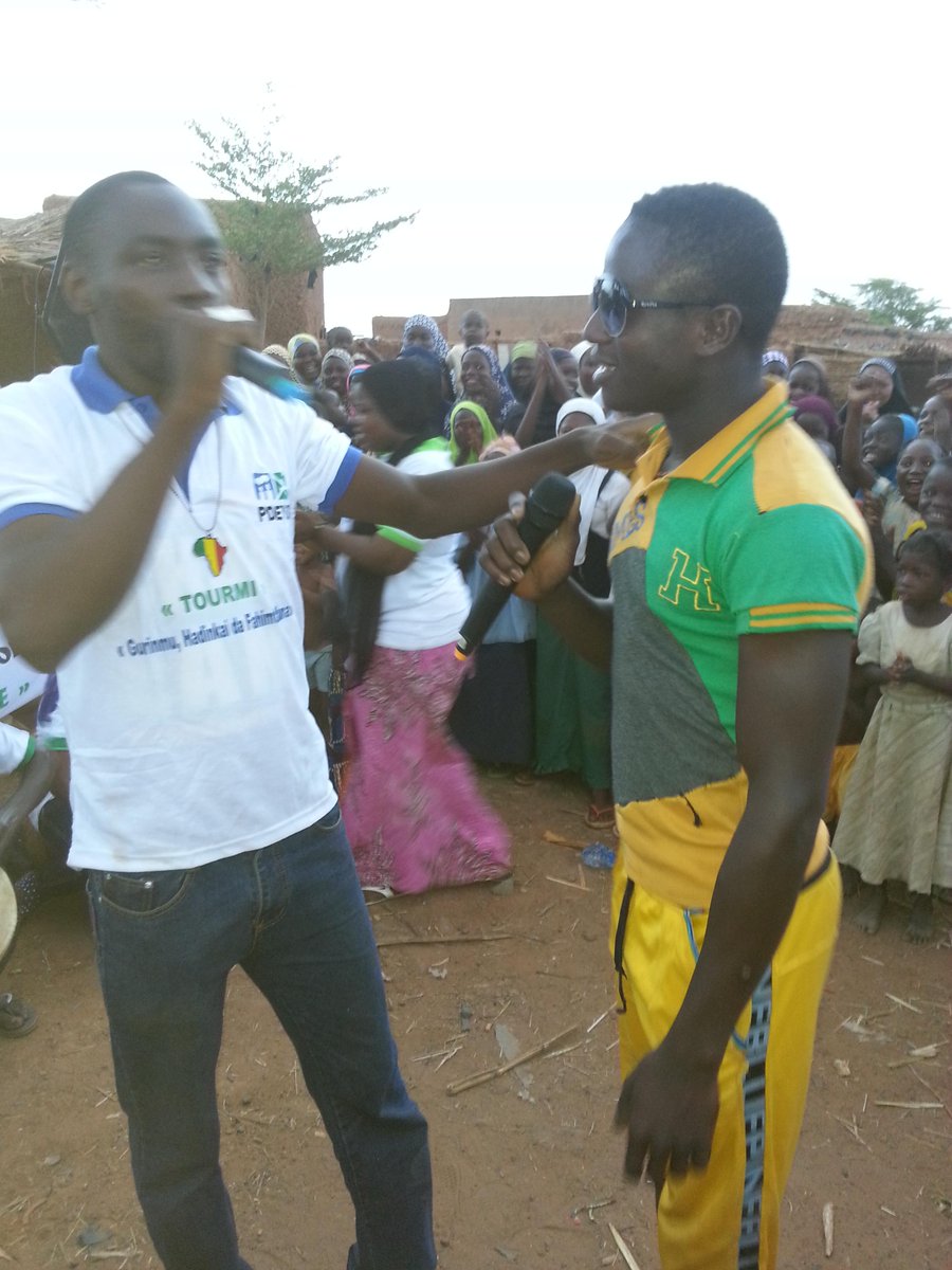 issarasta61's tweet photo. #campagne du #théâtre participatif pr la transformation des #conflits #tahoua2 avec #PDEV2 @SFCG_NIGER @orsolyajenej http://t.co/rw9kfZnws6