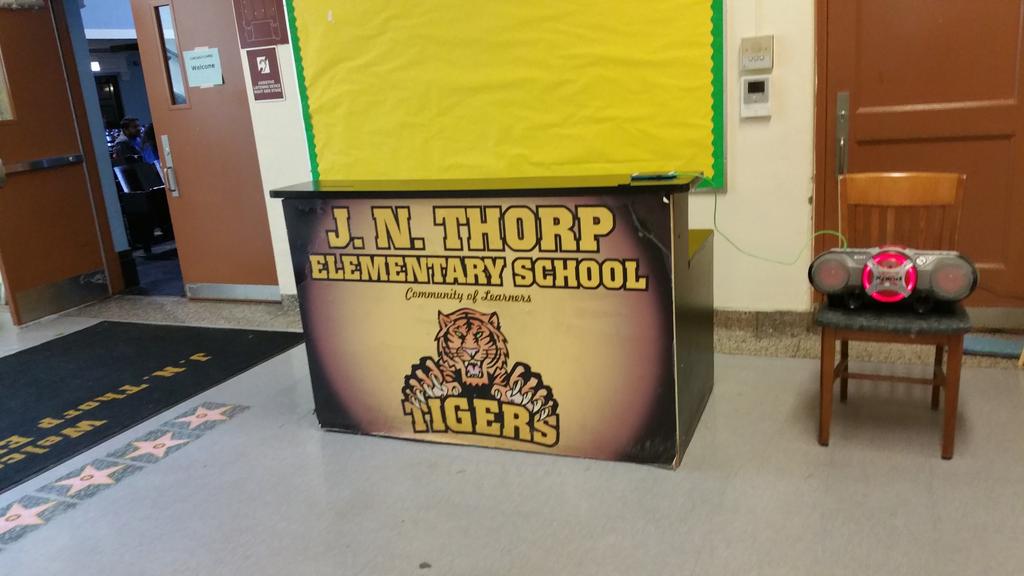 LMA1913's tweet photo. My #motivationmonday @ChiPubSchools #JNThorpe Elementary school #BestQuotes @ChicagoCares #Imimpact #Iserve w/@BCBSIL http://t.co/hzgYFzwXF8