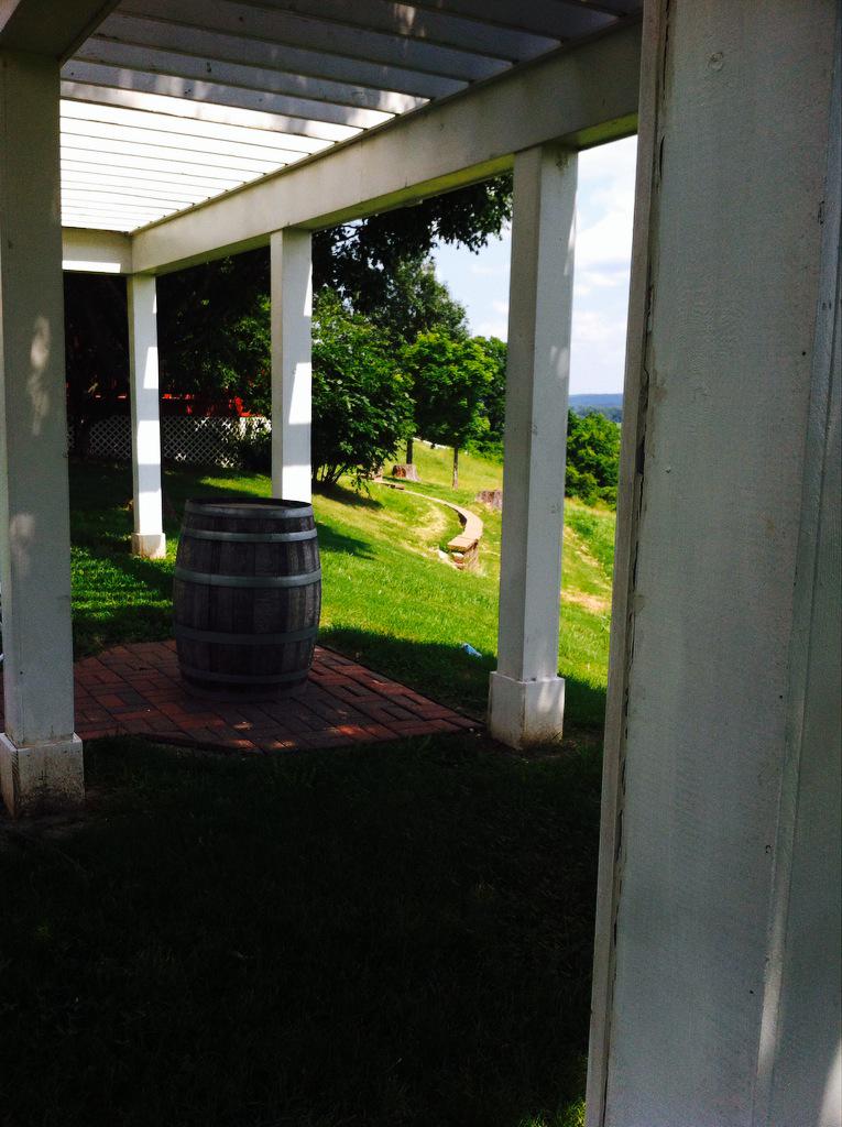MissouriWines's tweet photo. #MOwine country is calling! RT @MtPleasantWine: It's a bright and beautiful day! Enjoy this wonderful weather with us http://t.co/kZkaOWqxot
