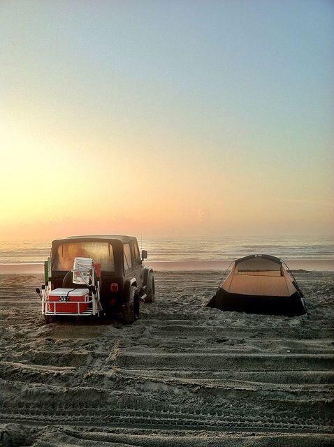 Traveling_Spots's tweet photo. Beach camping is a must this summer ⛺️ http://t.co/XrBf3xGbnO