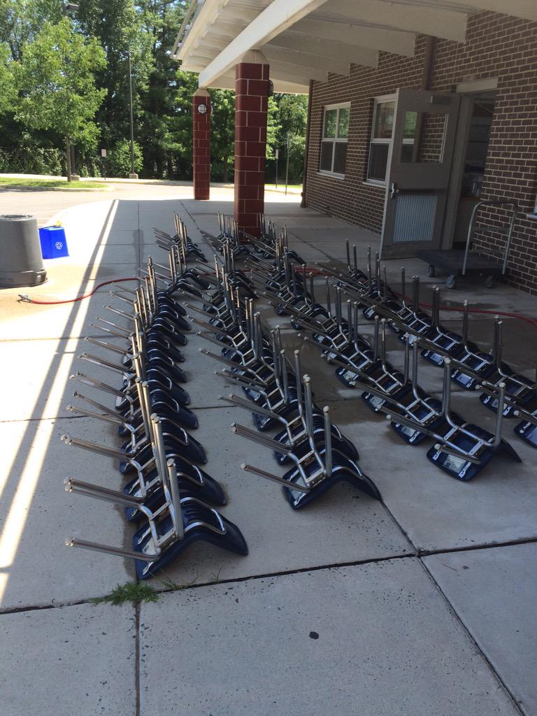 GlebeAPS's tweet photo. Our wonderful custodial staff is getting everything ready to start the 2015-2016 school year. 70 more days! http://t.co/MwMEcfbco6