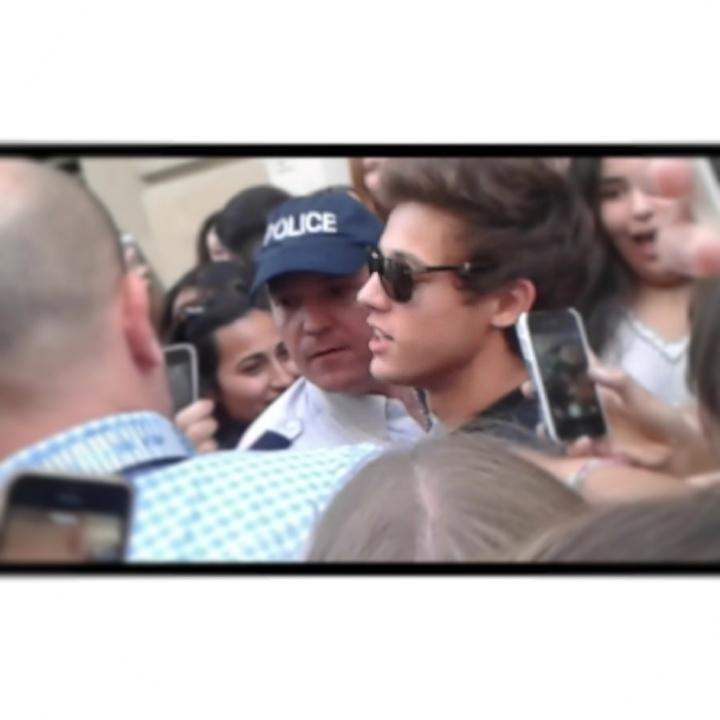 lovantonia's tweet photo. Saw you again today .. Love the way you took care of your fans 😘😘 #CamInParis #CameronInParis #CameronILoveYou http://t.co/MvHX90NX7Z