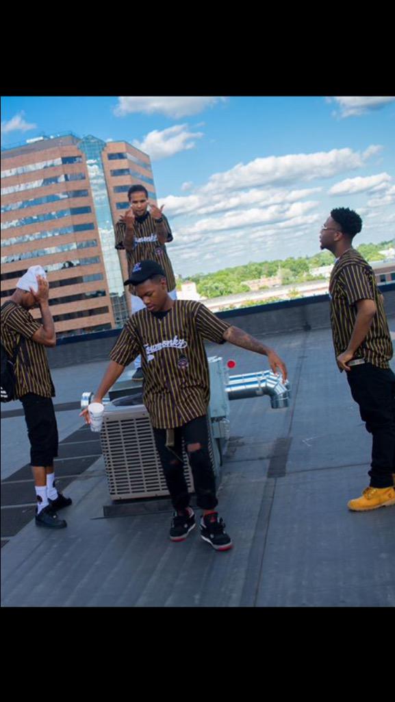 AsK_Jones's tweet photo. These niggas right here these my brothers.
#OBM
#YNL
#FouMonkey
#Fansty
@JUSTINBASQUIAT @TuggaTheRapper @YNL__Rich http://t.co/PA2aFA5Tsm