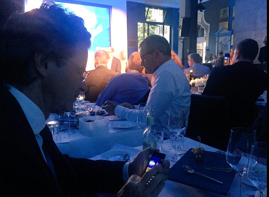 rowbar's tweet photo. .@flangenscheidt schaut auf Periscope @kaidiekmann's Periscope von @dickc on stage! :) #the140 http://t.co/22uLu5eADE