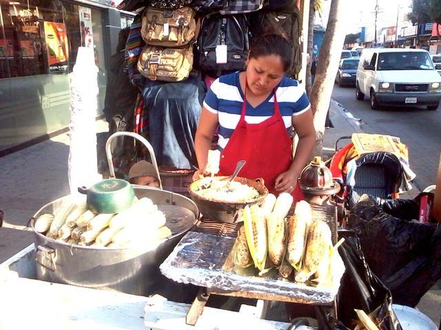 blakemeyer07's tweet photo. @tram03ag @daniellagarza9 @HuffPostOWN en vaso > entero all day. And I don't want it unless this lady is serving it http://t.co/dwb2UWhZYO