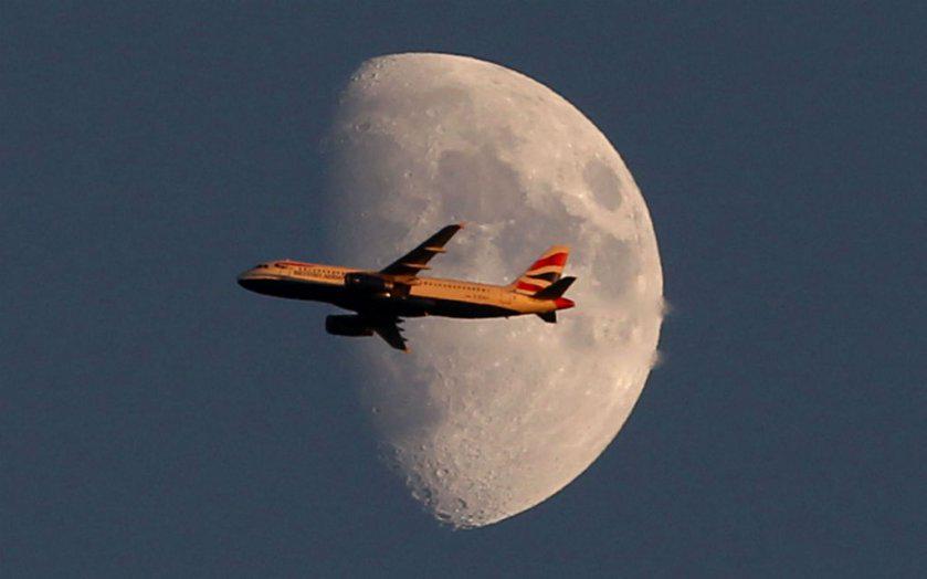 CityAM's tweet photo. Heathrow or Gatwick runway expansion? A decision will finally be made on Wednesday http://t.co/mtBI1aFM6g http://t.co/VtXxFC7k6Y