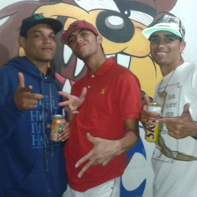 Lopes87Mikael's tweet photo. Salve salve familia bom começo de noite pa nois fe em deus i nas crianças http://t.co/NGX1Udibyb