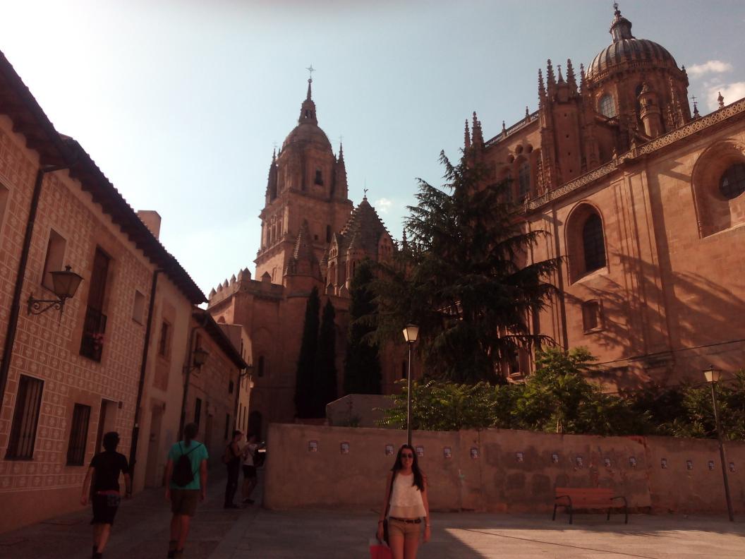 LMC_95's tweet photo. Ruta turística por Salamanca, comidita y compras con mi compi @BeaGonzalezM  😄 http://t.co/lbx8WNSQbO
