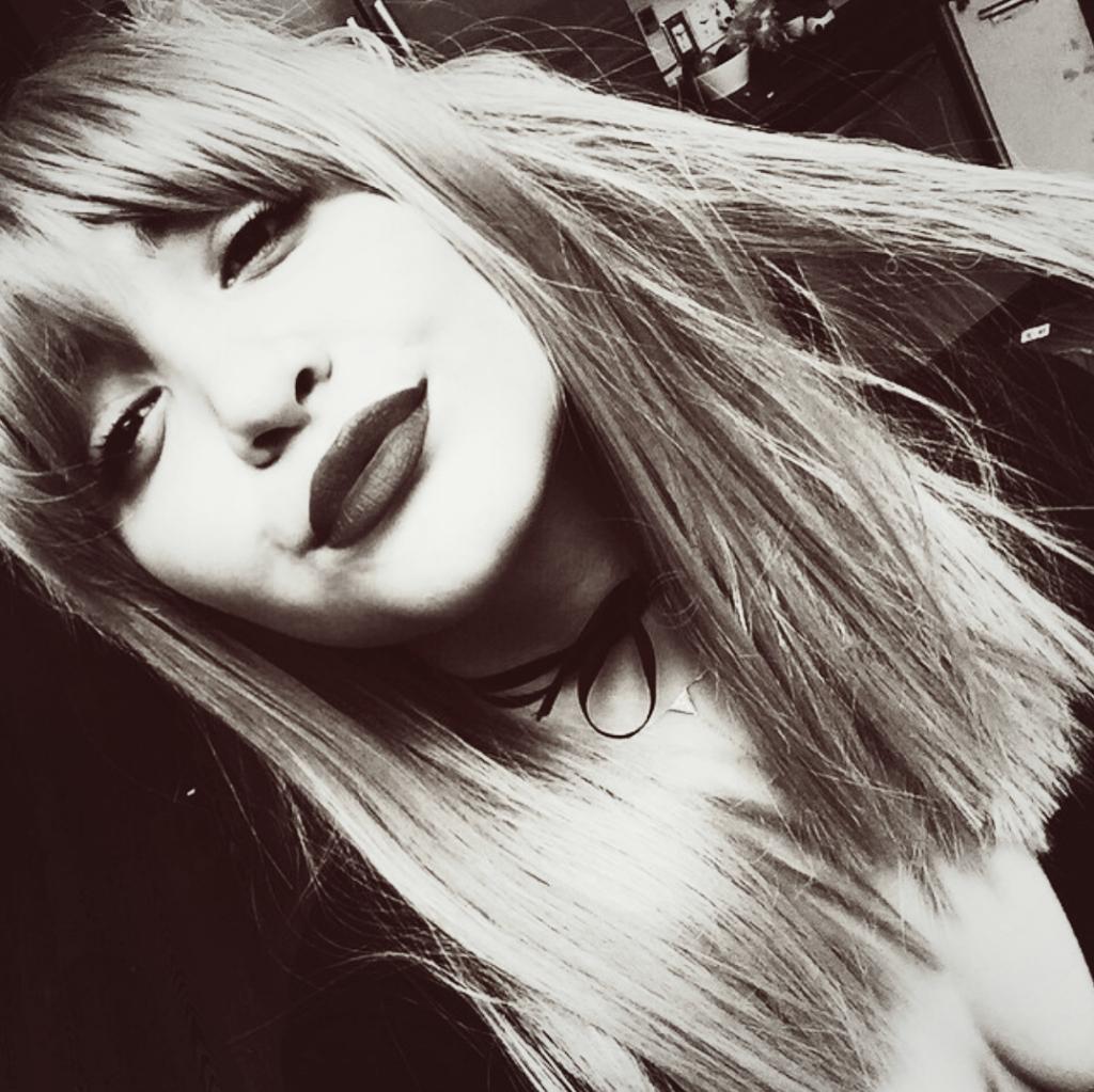 lillyxrpx's tweet photo. touch my body &amp; ' call me yours. http://t.co/Q8bErnDtsf