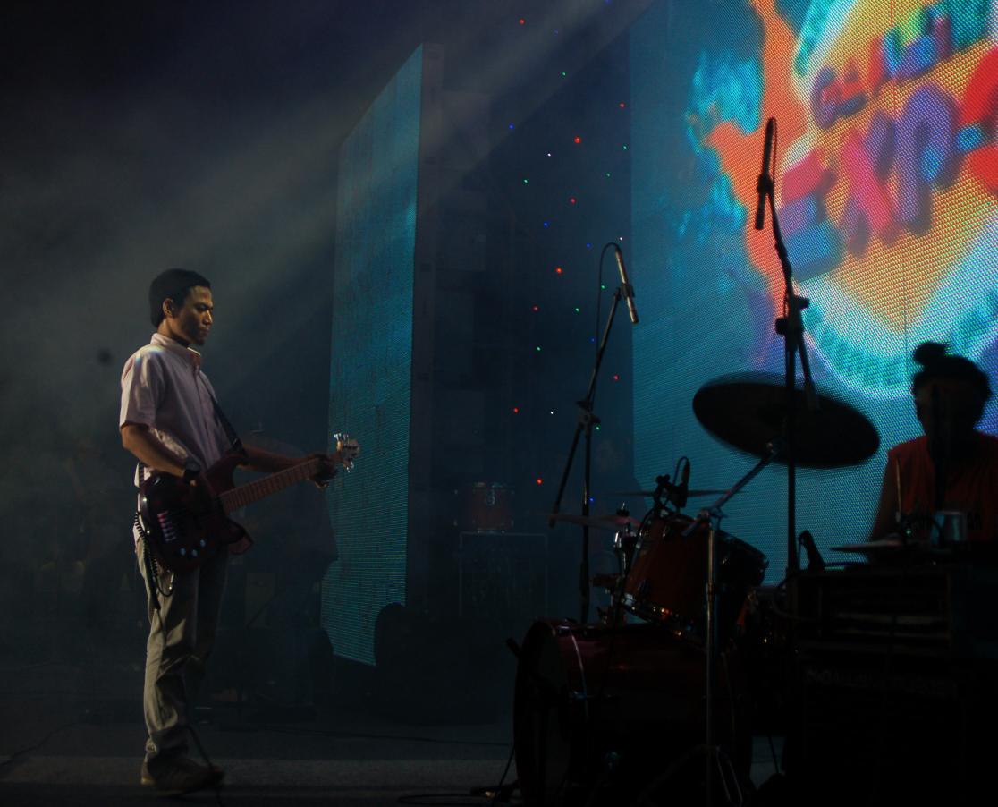 Semoga orang ini dapet pencerahan sesuai cahaya dalan fotonya ... <a href="/joe_robbersoul/">Jojo</a> on #SolidaritasOren3