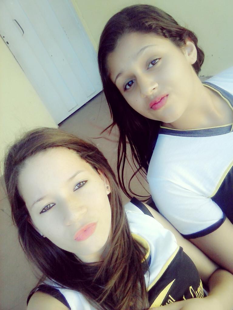 luanacintra2001's tweet photo. Linda menina dos olhos verdes..👌🎶👏💋🍃 http://t.co/JR4fKdxZzT