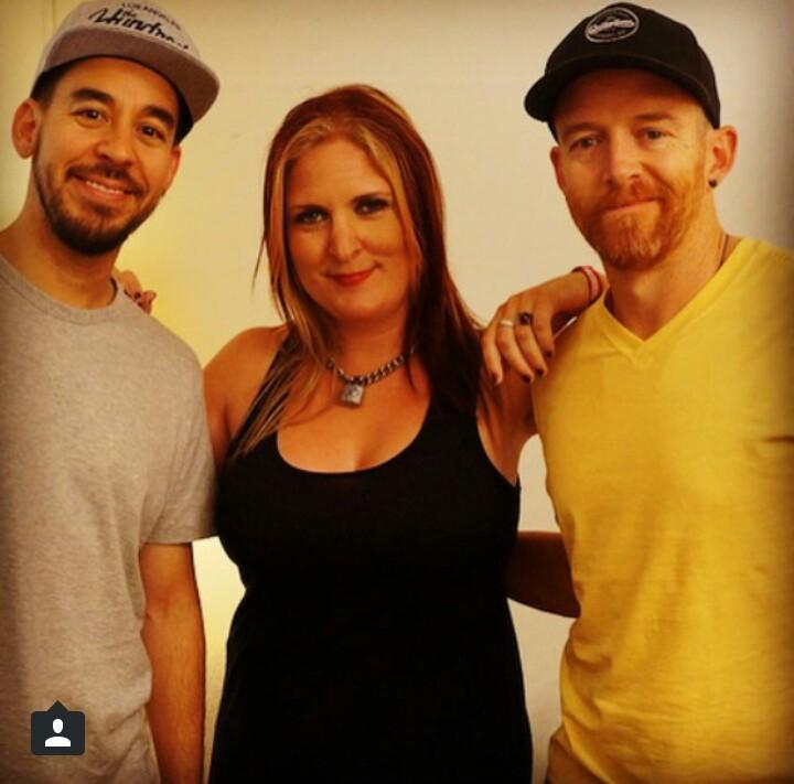Full Metal Jackie, Instagram üzerinden Mike ve Phoenix ile olan fotoğrafını paylaştı. #Loudwire