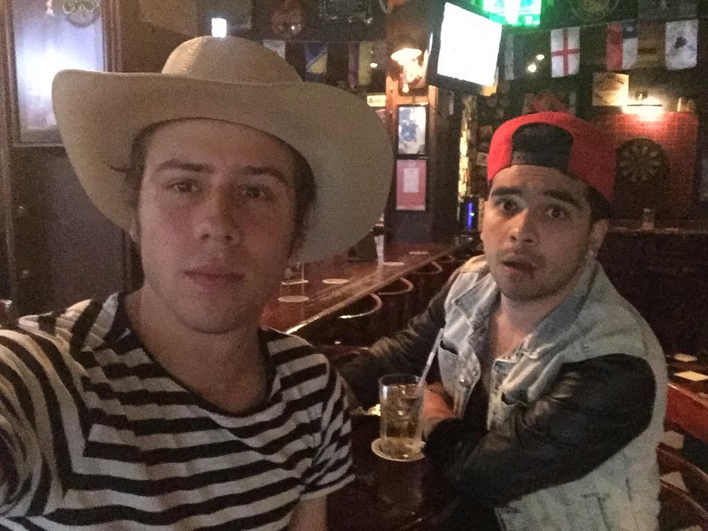 AlexXxStrecci's tweet photo. Pues @LolaClubMx http://t.co/nZrDw79dgv