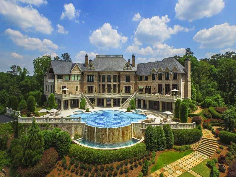 Apparently, <a href="/tylerperry/">Tyler Perry</a> has been living in a PALACE... bit.ly/1g3AIgN #gorgeous #wow #StarSpaces