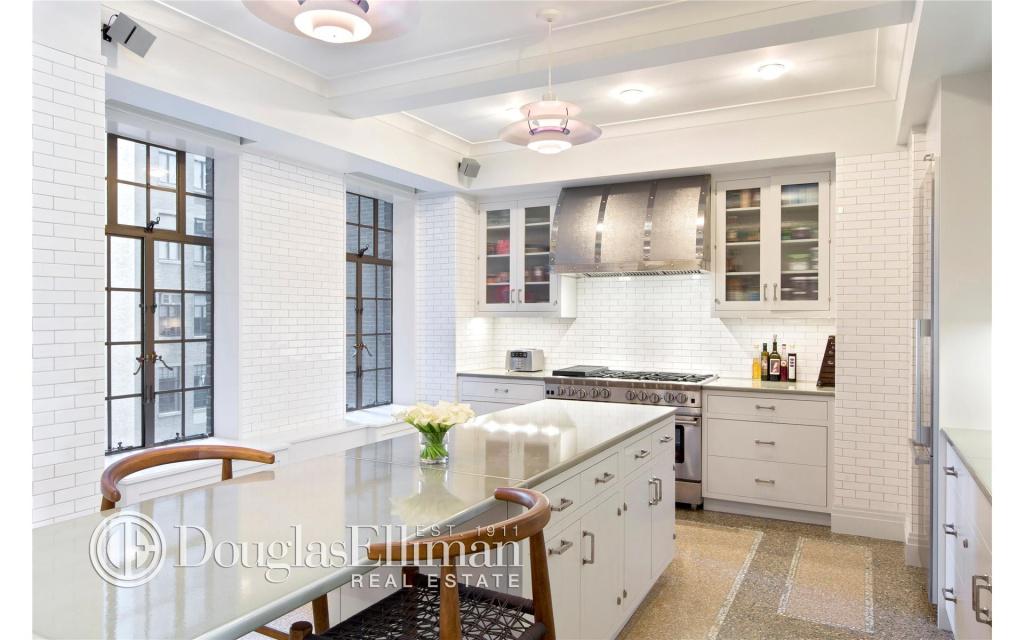 Too pretty to eat (in): The best celeb kitchens! bit.ly/1g3C1wf #StarSpaces <a href="/zillow/">Zillow</a>