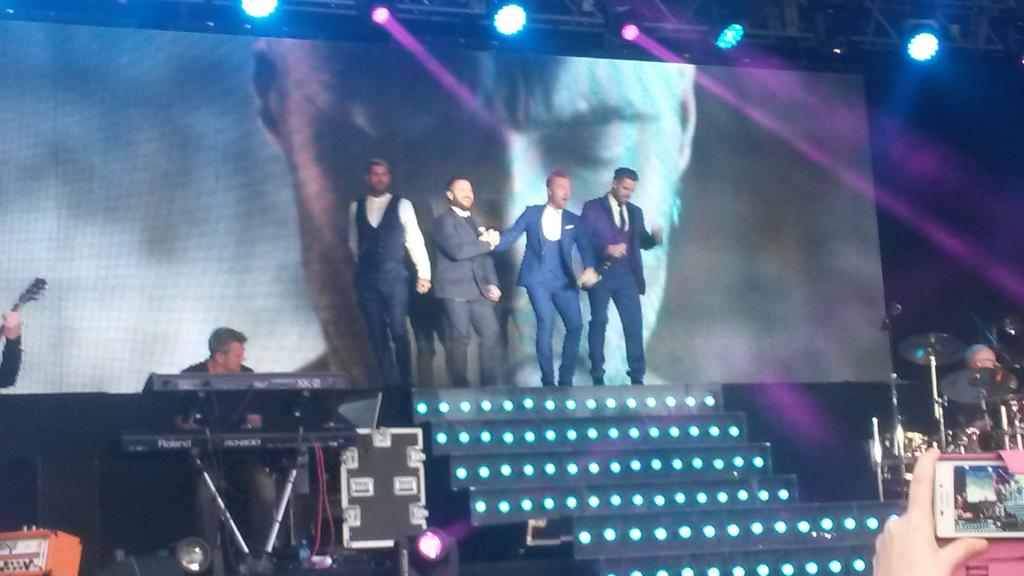 Clairegee1980's tweet photo. @theREALboyzone 💗 Sat Night at Telford 💗 http://t.co/1sDCrLpfZn