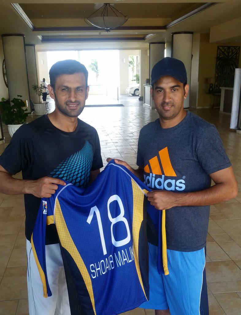 kami07861's tweet photo. @realshoaibmalik @BIMTridents thank you for the shirt it was pleasure meeting you dreams do come true :) http://t.co/9tAt4ER4Ko