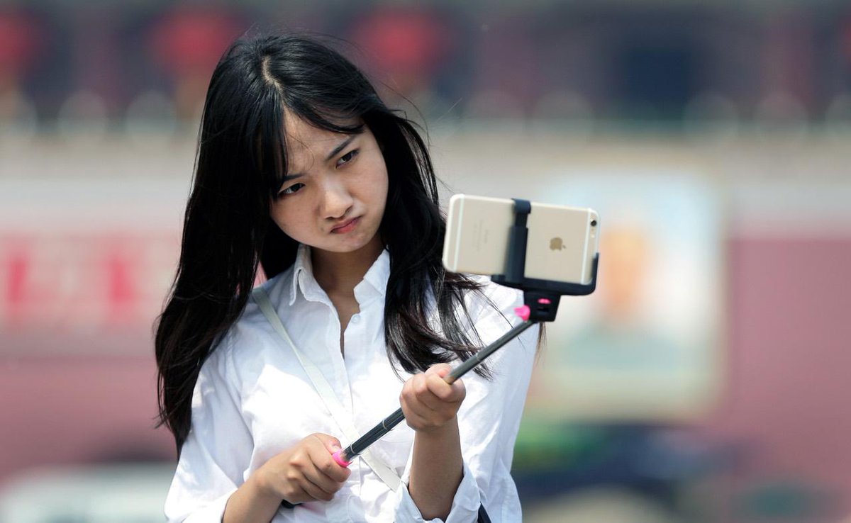 Gizmodo's tweet photo. Disneyland and Walt Disney World officially ban selfie sticks starting tomorrow http://t.co/3uonipHZza http://t.co/FpunJGsv3w