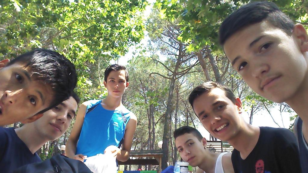 Josemanudd13's tweet photo. Gran día en el parque de atracciones con @lozacraft366 y otros xD http://t.co/h15f6lpcUl