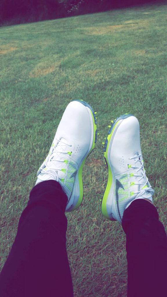 lucy_matthews56's tweet photo. My new golf shoes are sooo beautiful #lunarcontrol http://t.co/dzqjDvSWWa